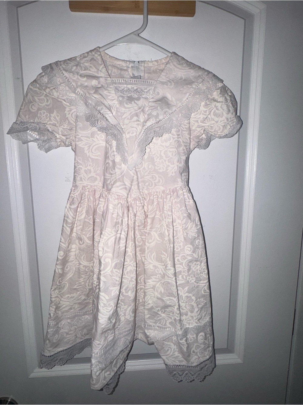 Vintage Girl’s Jessica McClintock Off White Lace-Trim Floral Dress